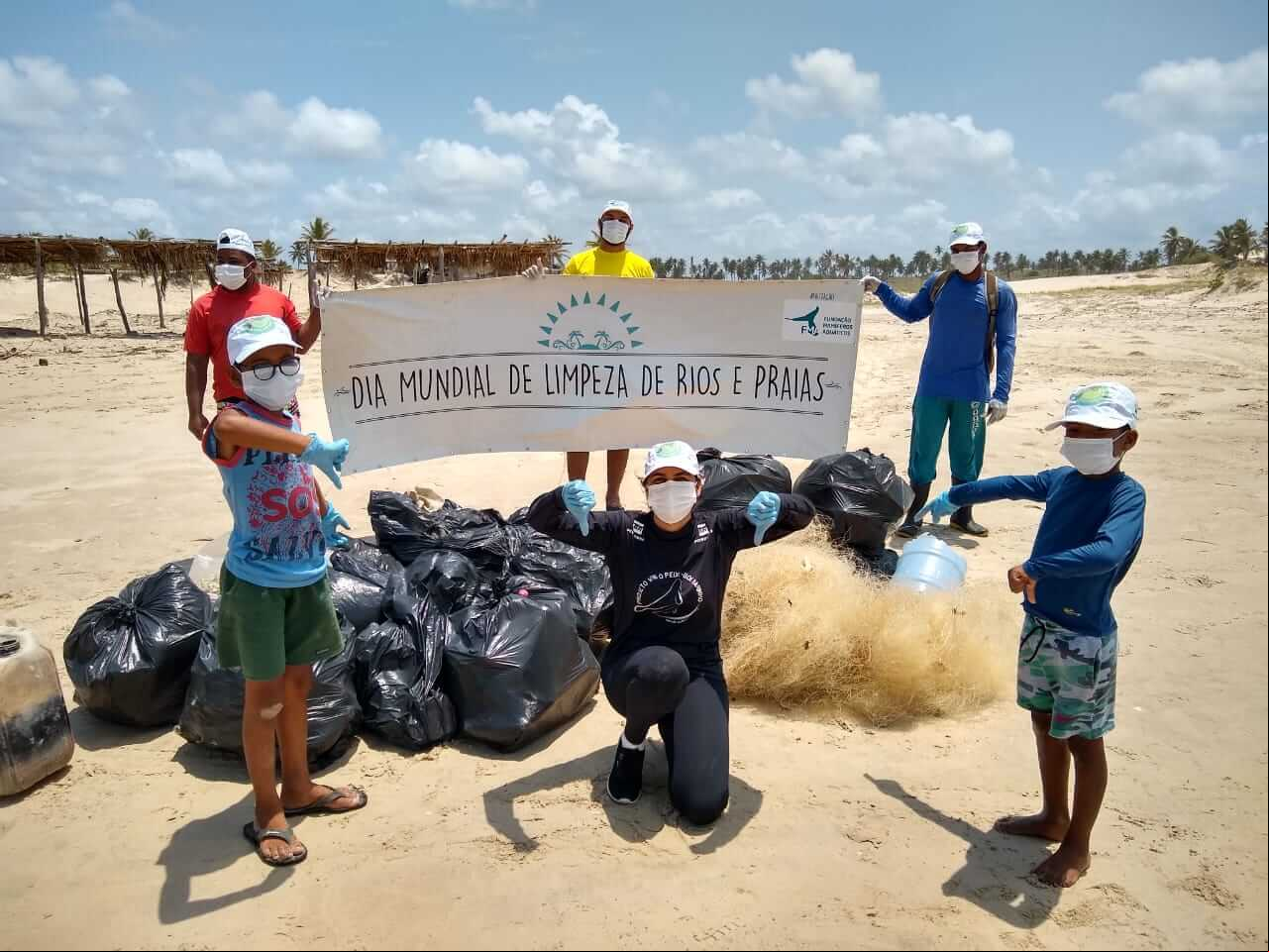 Mais de meia tonelada de resíduo foi recolhida nas ações de limpeza de rios e praias nos estados da PB, SE e BA